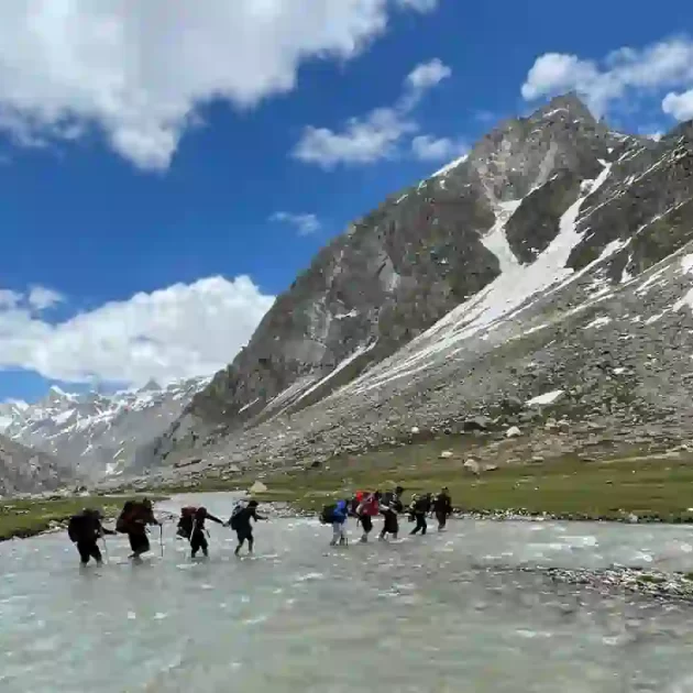 hampta Pass Trek 2024-Best-Time-Distance-Height-Cost-2 (1)
